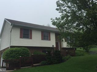 16 Golf Rd, Reinholds, PA 17569