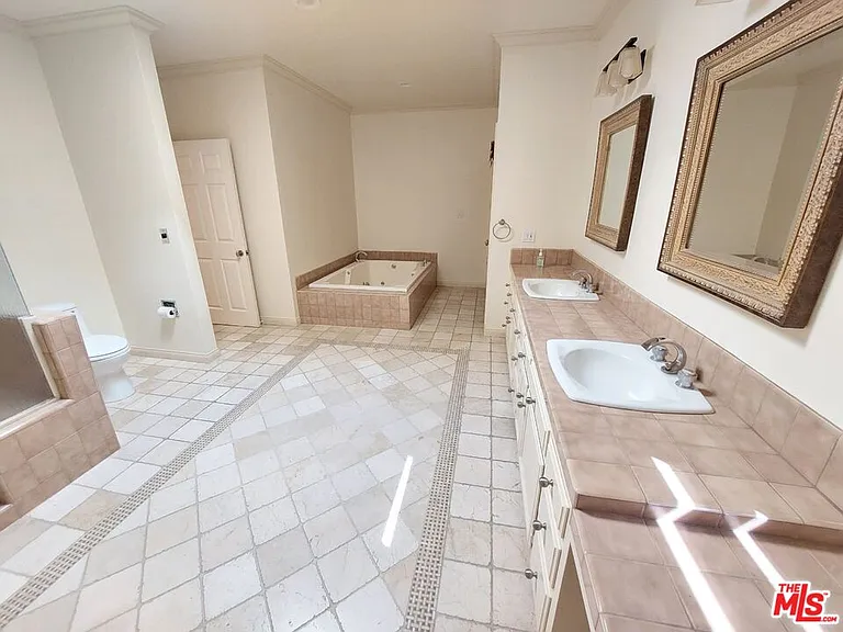 1808 Franklin Canyon Dr — Photo 8