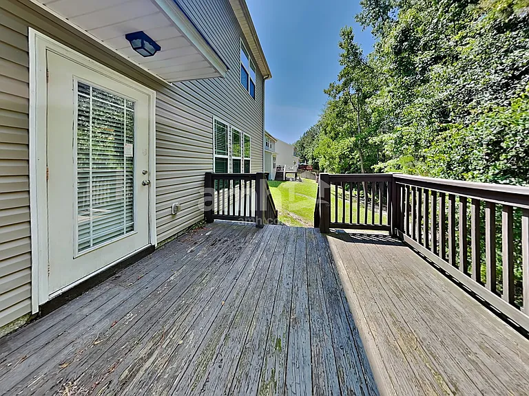 160 Grayson Ave — Photo 24