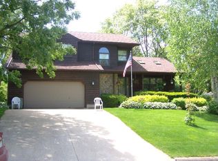 405 Oak Valley Rd, Mount Horeb, WI 53572