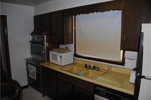 3rd image of 13 N Tippecanoe Dr