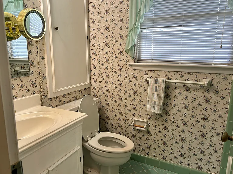7214 Sharpview Dr — Photo 17