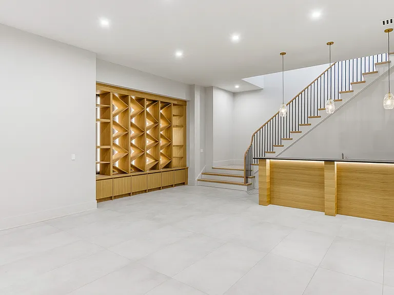 120 Halsey Ln — Photo 36