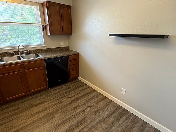 4th image of 1951 Greenpoint Dr APT 304