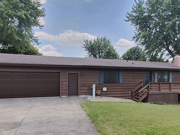 3rd image of 110 Candlewick Dr SE