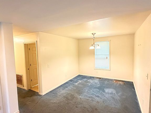 5th image of 5632 S Fraser St.