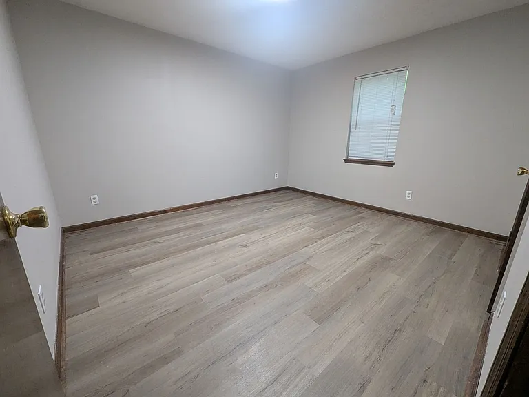 315/317 Rustwood Dr — Photo 5