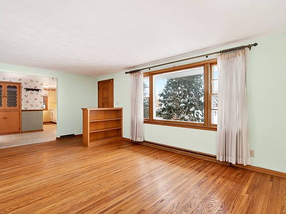 3rd image of 2241 Town Line Rd