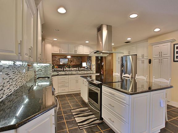 5th image of 20 Eagle Ct