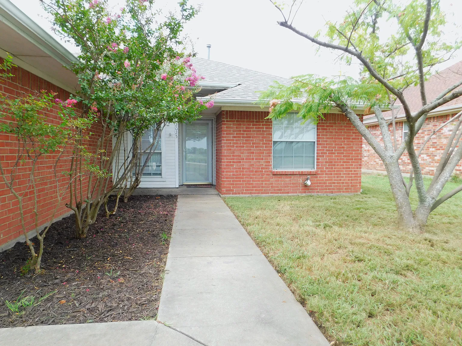 3 bed, 1232 sqft, $1,850 — Photo 3