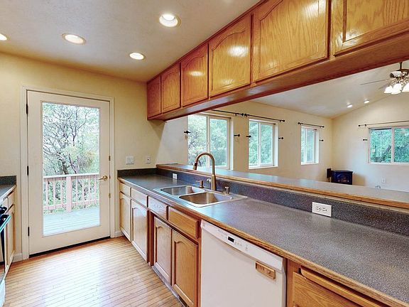 2nd image of 10416 Crowsnest Ln