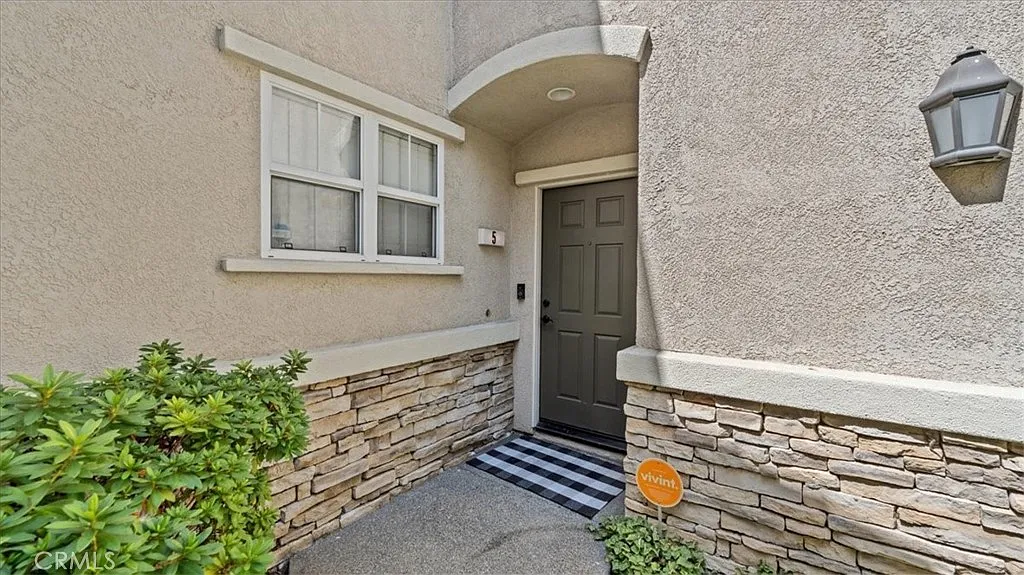 3 bed, 2.5 bath, 1549 sqft, $3,450 — Photo 2