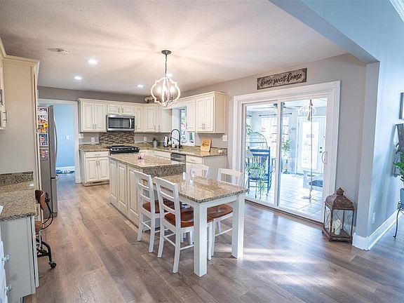 5th image of 185 Meadow Lake Ln