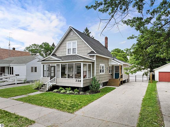 3rd image of 728 E Chapin St