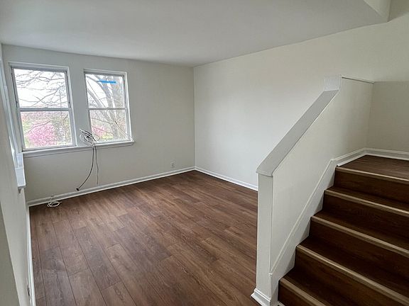 4th image of 515 Cherry Hill Rd