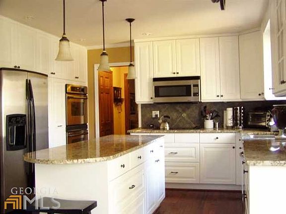 5th image of 415 Brookshire Dr