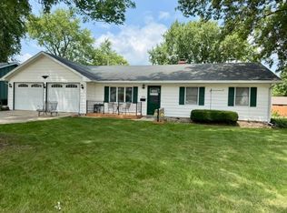 1404 Rolling Green Dr, Mendota, IL 61342