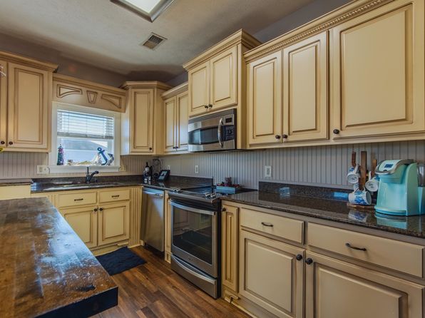 1111 Leaning Trees Ln, Adamsville, TN 38310