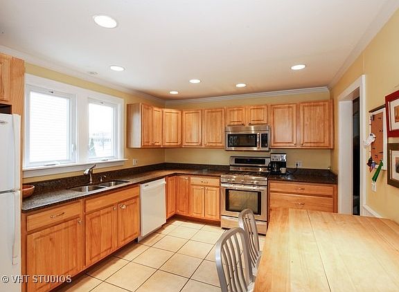 3rd image of 23 N Warwick Ave