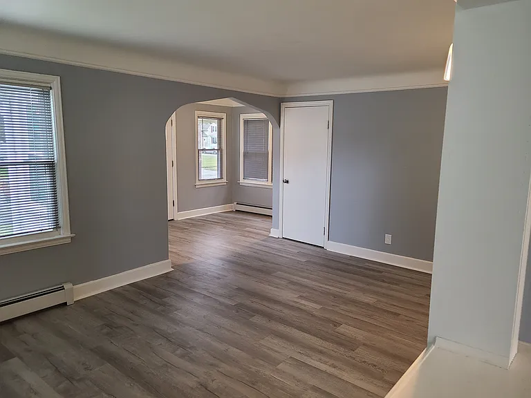 431 W Minster — Photo 4
