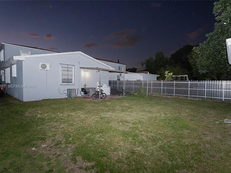 111 SW 31st Ct #1 — Photo 11