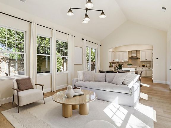 2nd image of 948 Rincon St