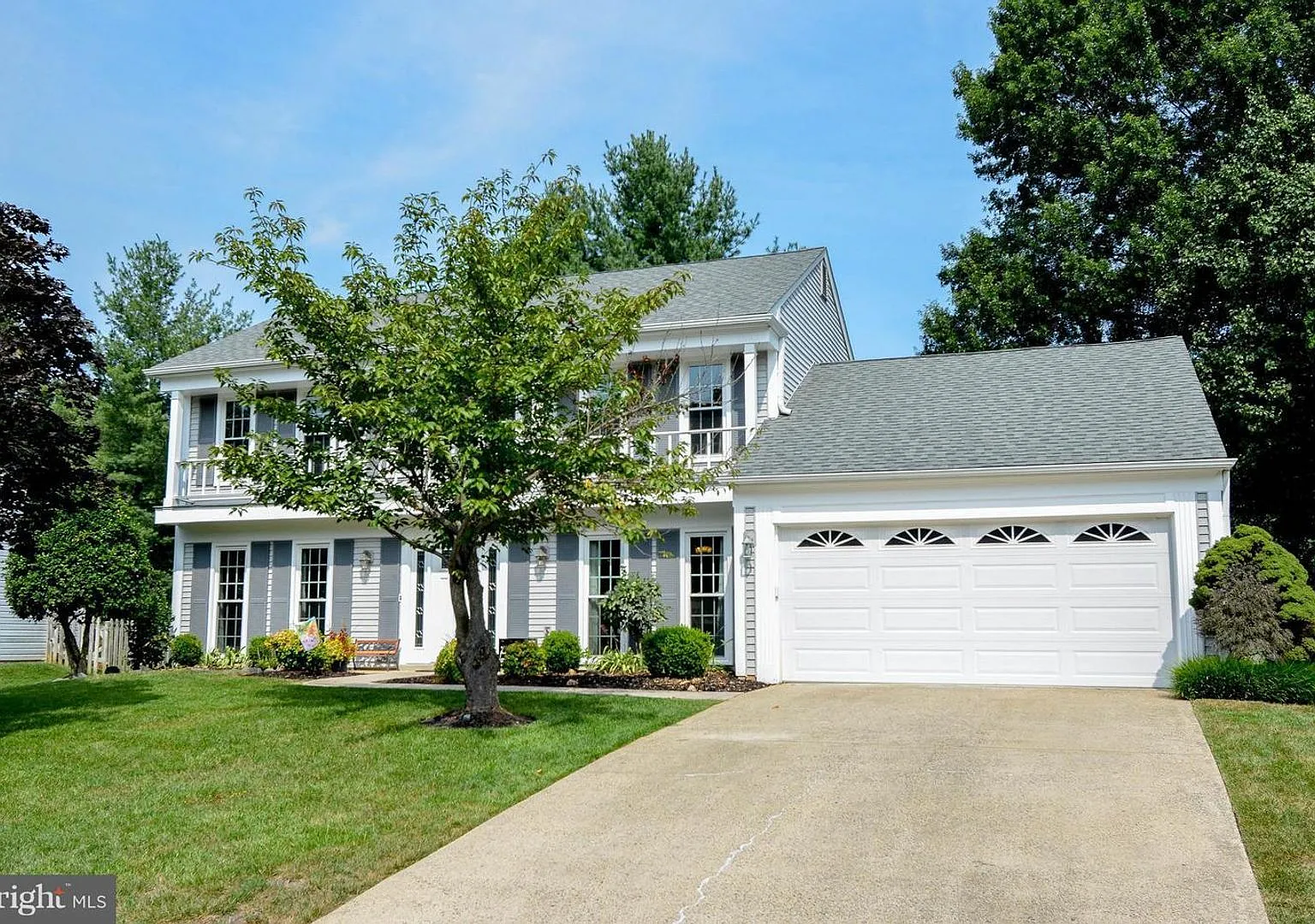 This exceptional home delivers the lifestyle, location, and elegance today's tenants are searchin... — Photo 2