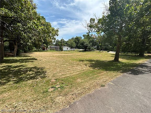 2nd image of 3421 Reed Ln
