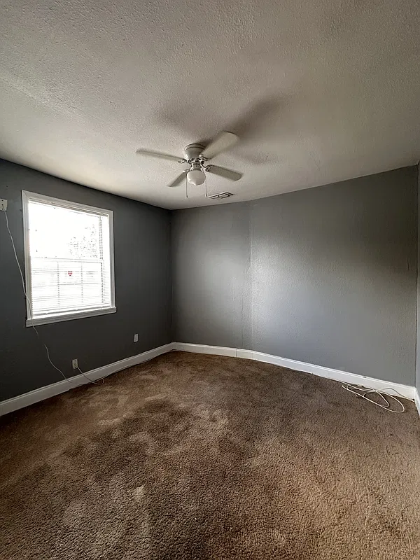 2 bed, 1.0 bath, 585 sqft, $895 — Photo 2