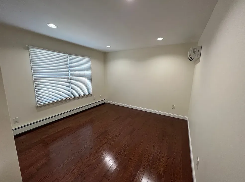 1 bed, $2,300 — Photo 4