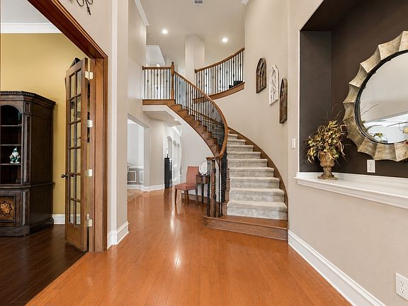 3rd image of 2631 Lakebend Dr