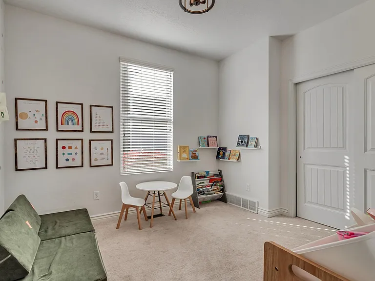 4253 W Clarks Hill Dr — Photo 8