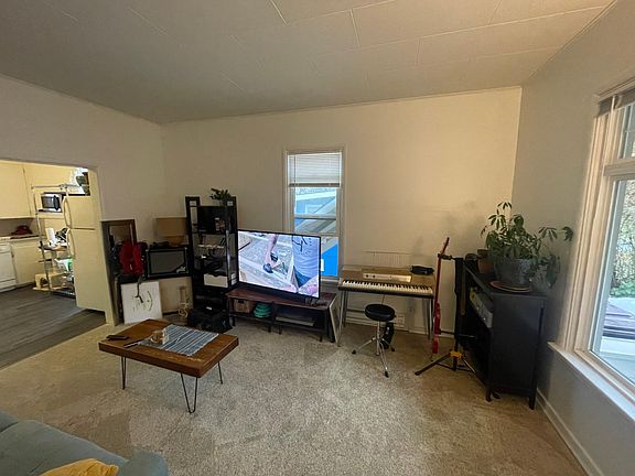 4th image of 635 SE Taylor St #2