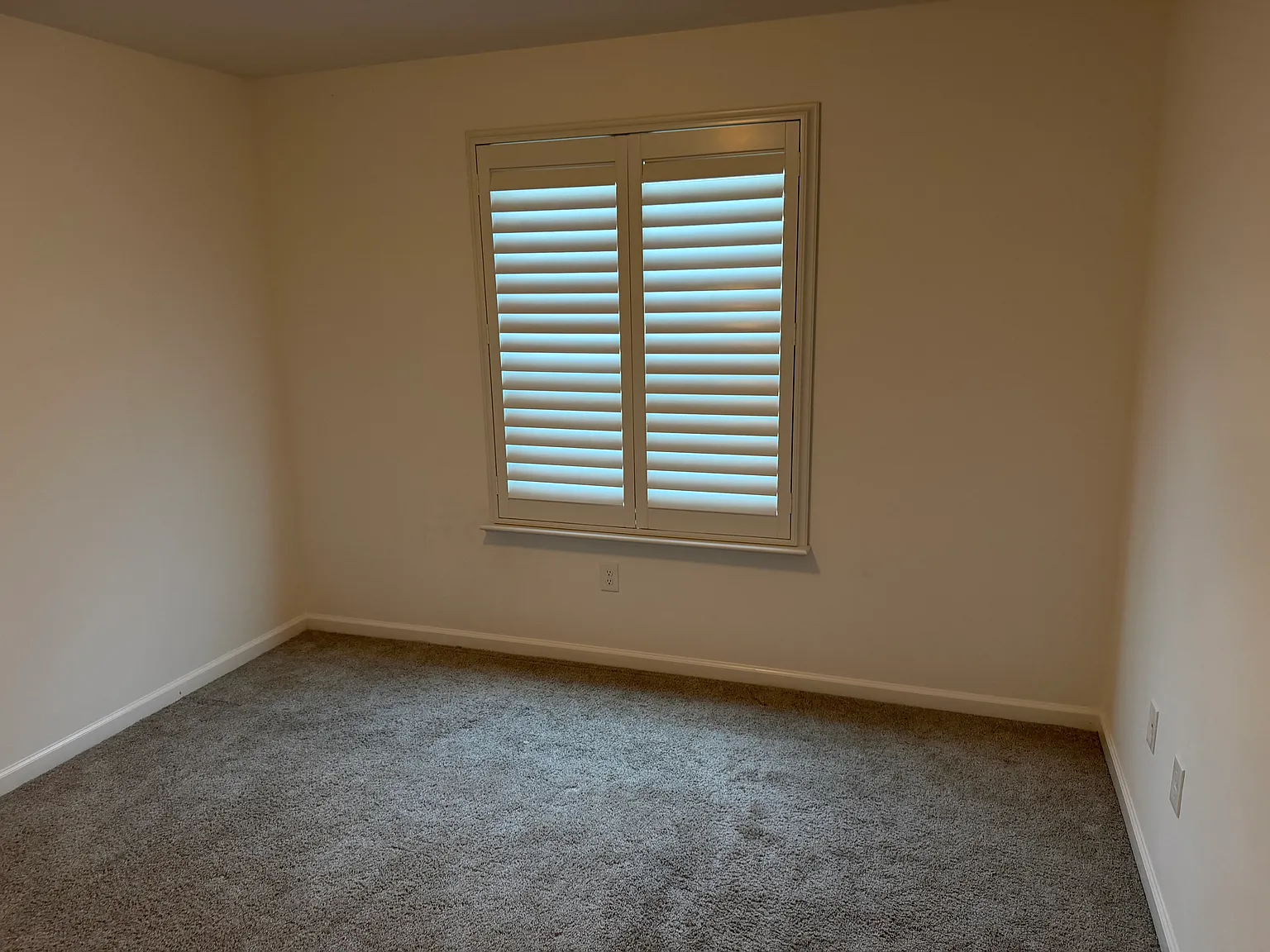 3 bed, 1444 sqft, $2,200 — Photo 2