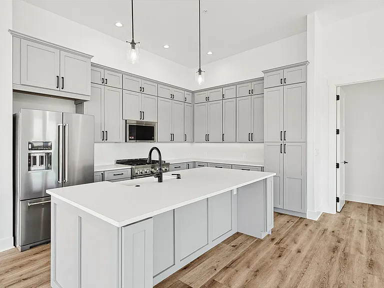 767 W Main St #205 — Photo 10