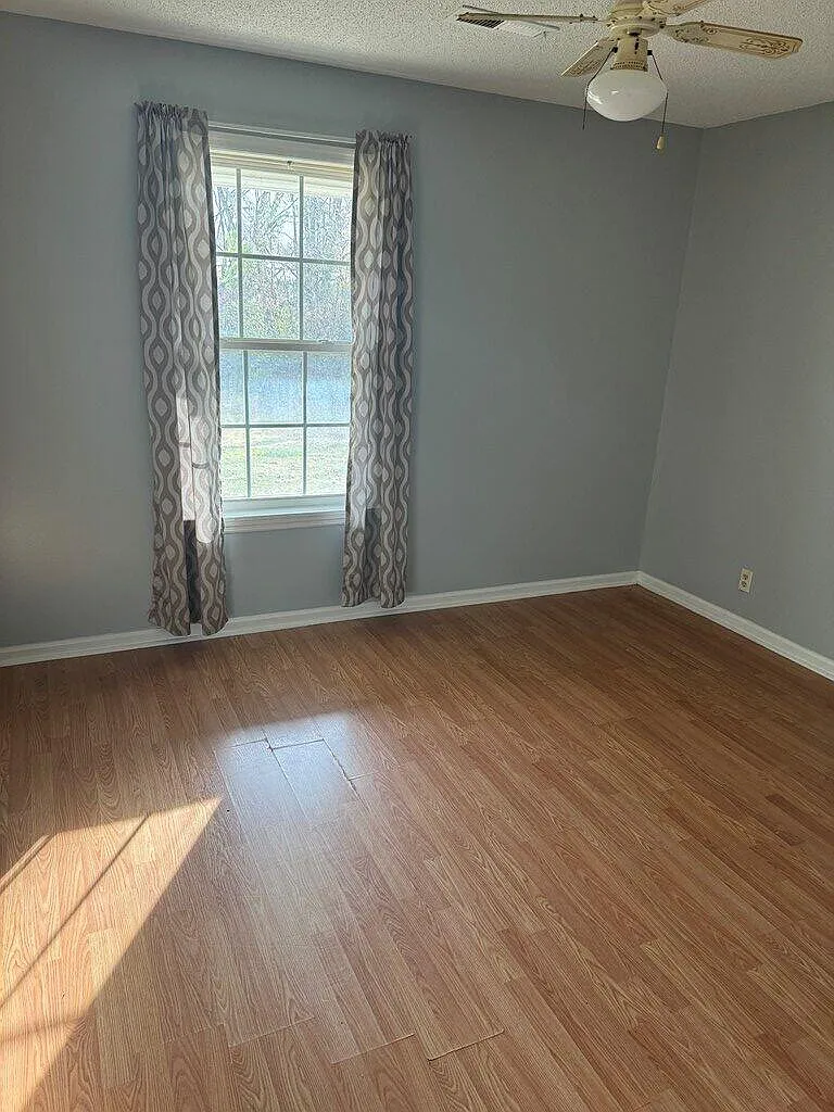 2 bed, 812 sqft, $950 — Photo 2