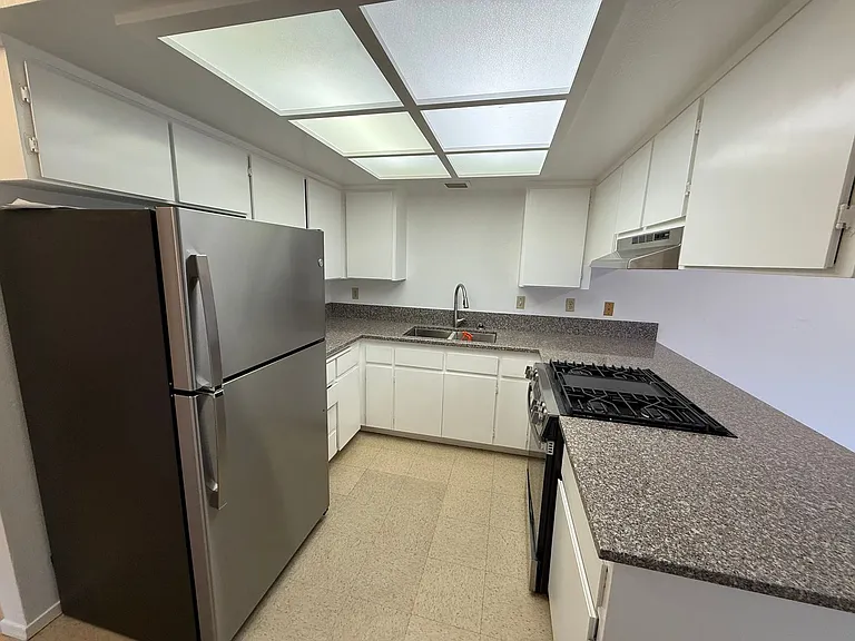 118 W Boone St #A2 — Photo 5