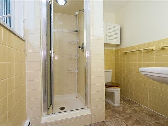 5th image of 630 Omar Cir