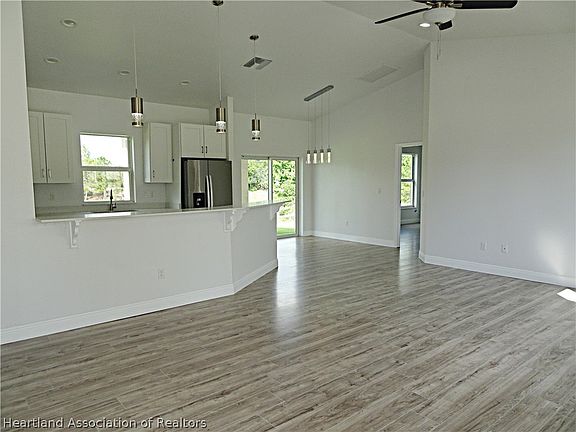 4th image of 477 Lake Helen Dr