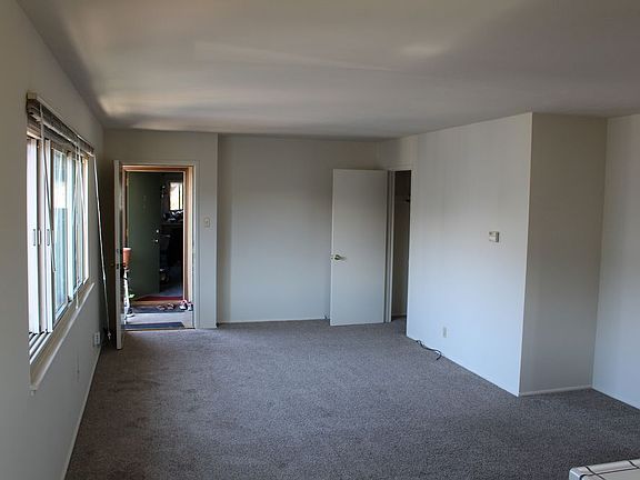 4th image of 823 Easton Ave #3