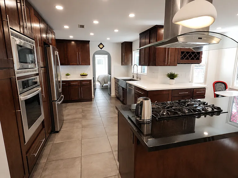 1424 E Mountain St — Photo 8