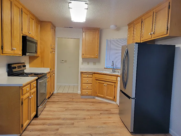 1812 College Greens Dr — Photo 18