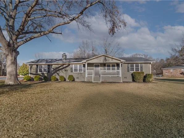 305 Roberts Rd, Williamston, SC 29697