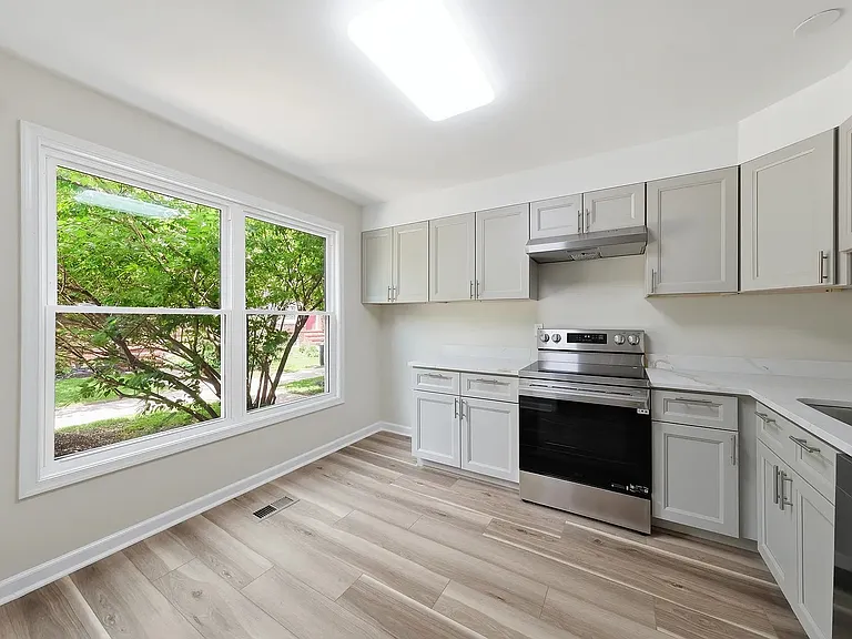 207 Roundhouse Ct — Photo 12