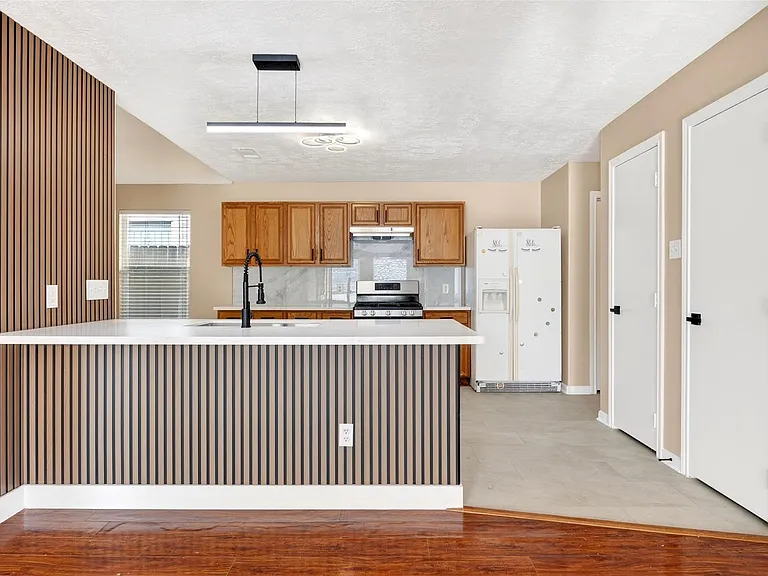 15014 Middle Oaks Blvd — Photo 13