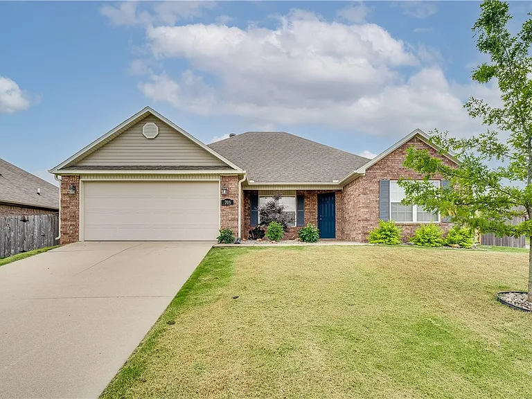 705 SW River Rock St — Photo 1