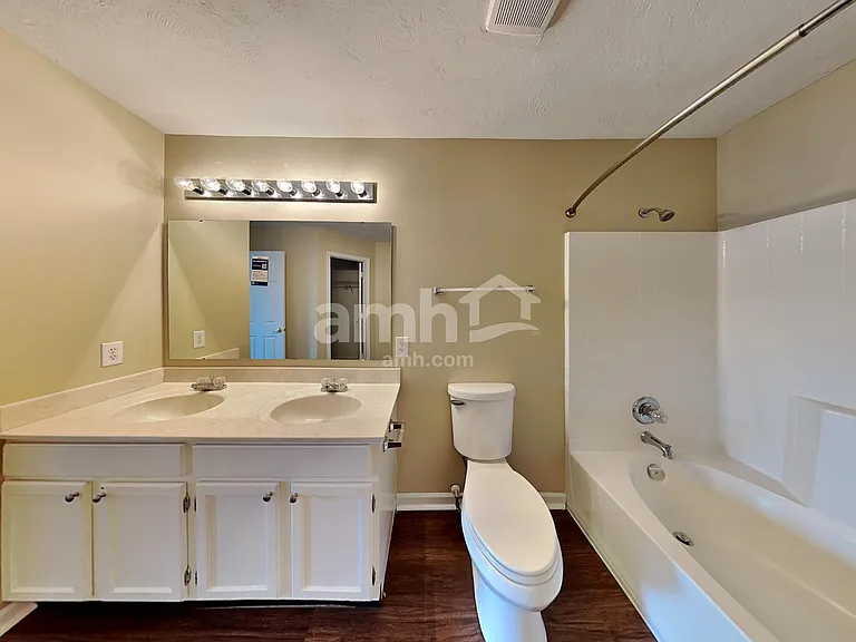 717 Breakers Ln — Photo 11