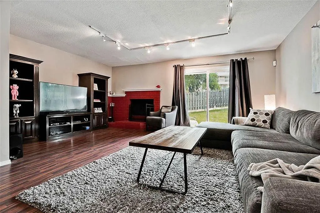 2 bed, 1.5 bath, 1194 sqft, $1,200 — Photo 4