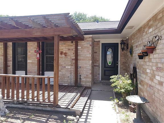 3rd image of 5717 Crestford Dr