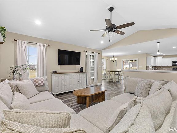 4th image of 89 Trophy Dr